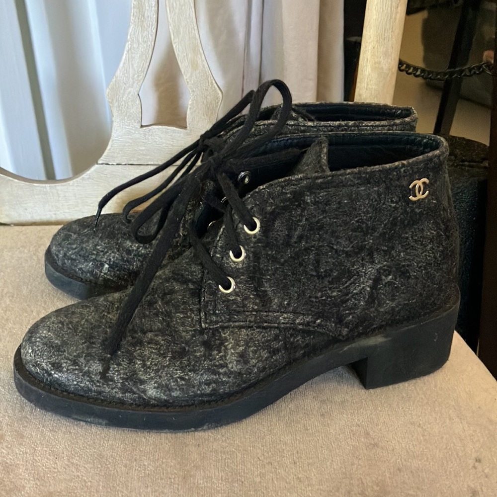 Chanel gray ankle booties lace up Textured suede leather size 37.5